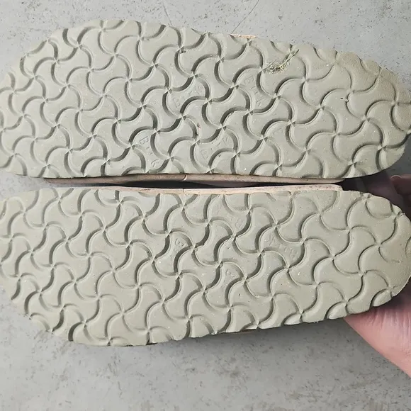 Birkenstock Arizona Nubuck Leather Beige Sandcastle / Faded Khaki Sandals