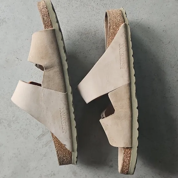 Birkenstock Arizona Nubuck Leather Beige Sandcastle / Faded Khaki Sandals