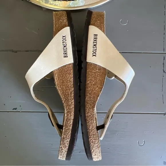 BIRKENSTOCK Gizeh Leather Cream Shimmer Sandals US  10