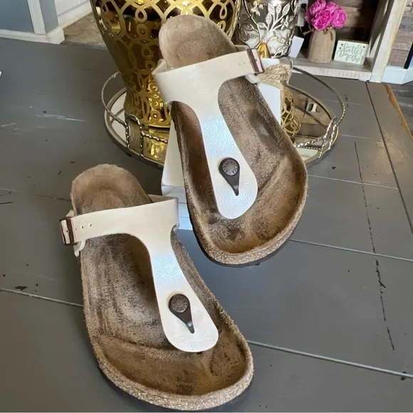 BIRKENSTOCK Gizeh Leather Cream Shimmer Sandals US  10