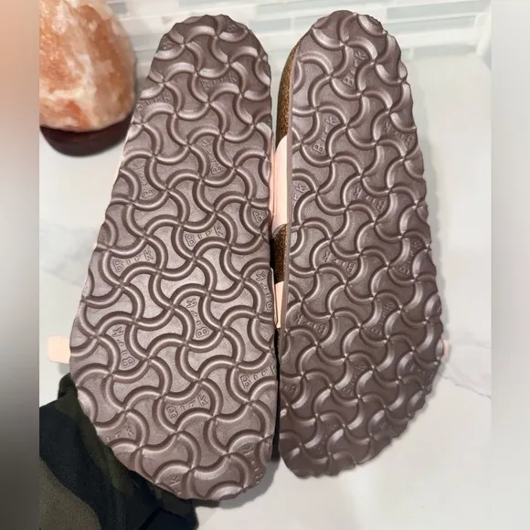 Birkenstocks powder pink size 7 NWT