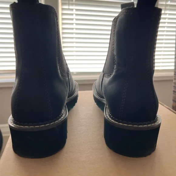 Black Ariat boots
