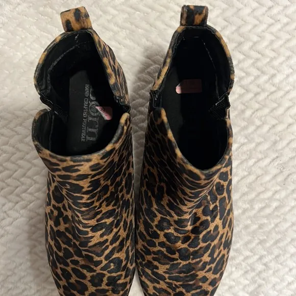 Born Animal Leopard Print Womens Ankle Boots Size 7.5 M NEW