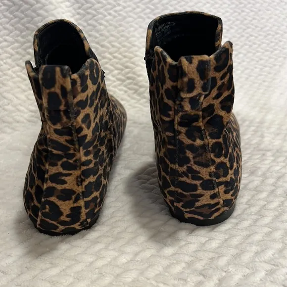 Born Animal Leopard Print Womens Ankle Boots Size 7.5 M NEW