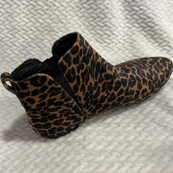 Born Animal Leopard Print Womens Ankle Boots Size 7.5 M NEW