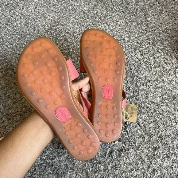 BORN Thong Strappy Sandals Women’s Size 9 Coral Pink Comfort Shoe New