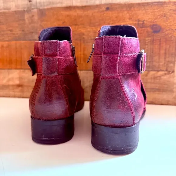 Born Trinculo Distressed Leather Ankle Boots - Burgundy