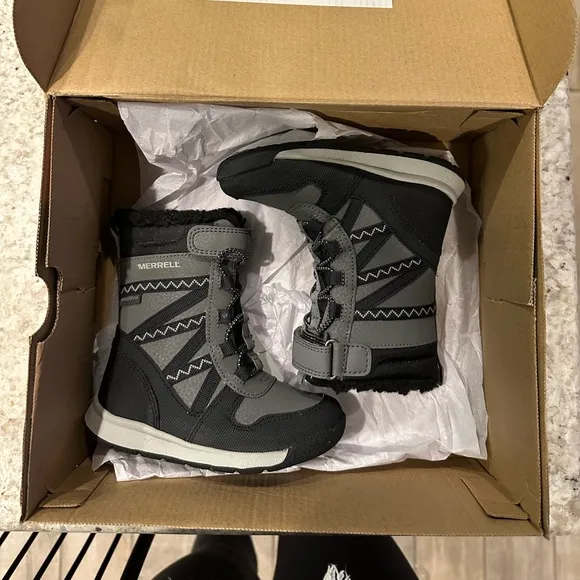 Brand New Toddler Size 7 Merrell Snow Boots