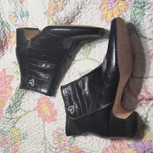 Brighton Godiva ankle boots