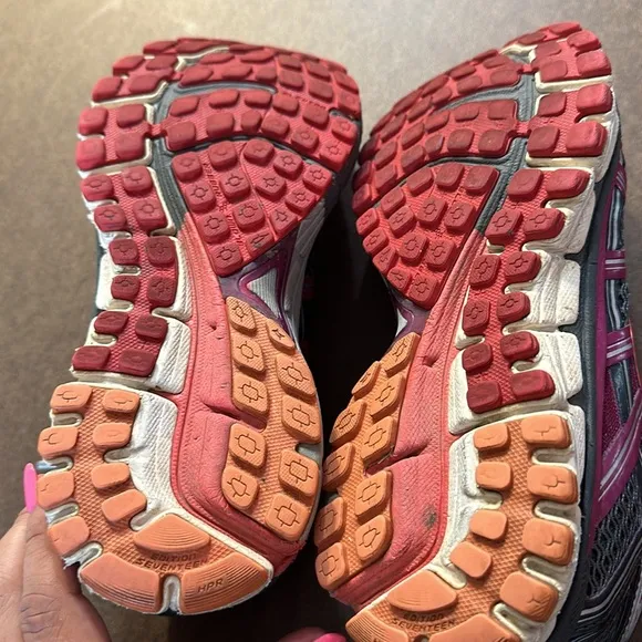 Brooks Adrenaline GTS 17 Size 8 Running Shoes