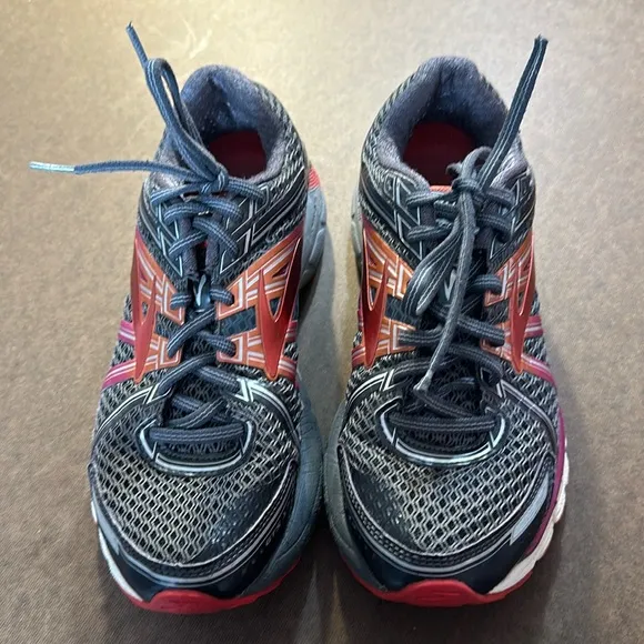 Brooks Adrenaline GTS 17 Size 8 Running Shoes
