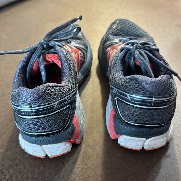 Brooks Adrenaline GTS 17 Size 8 Running Shoes