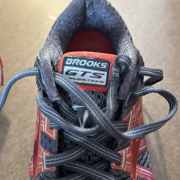 Brooks Adrenaline GTS 17 Size 8 Running Shoes