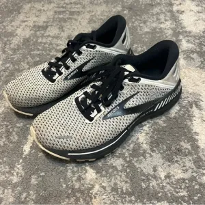 Brooks Adrenaline GTS 22 road running shoes 8.5