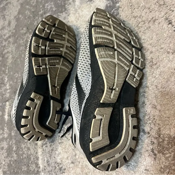 Brooks Adrenaline GTS 22 road running shoes 8.5