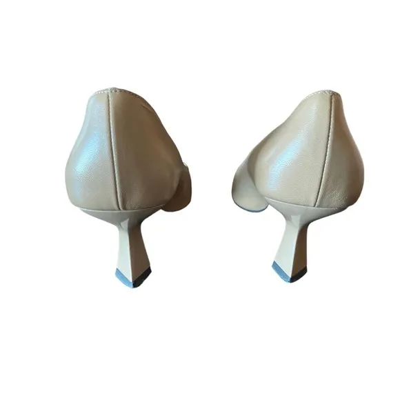 Bruno Magli Dress Pump Leather Shoes Triangle Heels Size 7.5 Cream