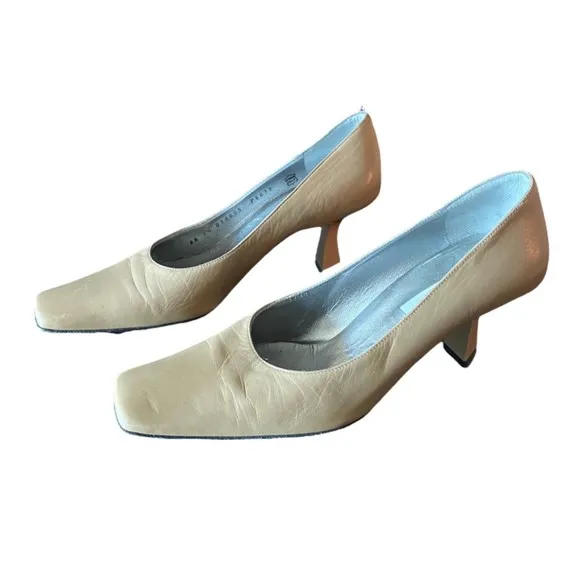 Bruno Magli Dress Pump Leather Shoes Triangle Heels Size 7.5 Cream