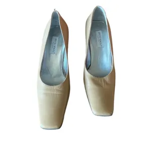 Bruno Magli Dress Pump Leather Shoes Triangle Heels Size 7.5 Cream