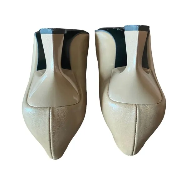 Bruno Magli Dress Pump Leather Shoes Triangle Heels Size 7.5 Cream