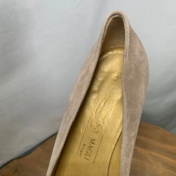 Bruno Magli Made in Italy Low Block Heels Taupe Suede Leather Vinatge Size 10