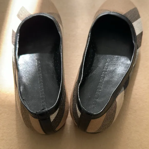 Burberry Girls flats shoes Size 30 eu worn once 12.5