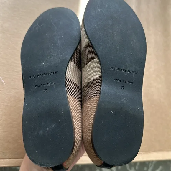 Burberry Girls flats shoes Size 30 eu worn once 12.5