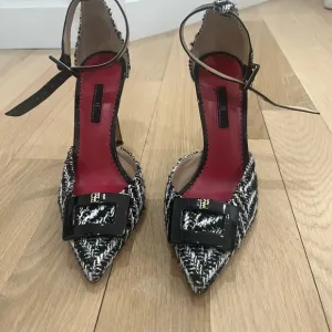 ✨Carolina Herrera Black and White Tweed Women's Heels
