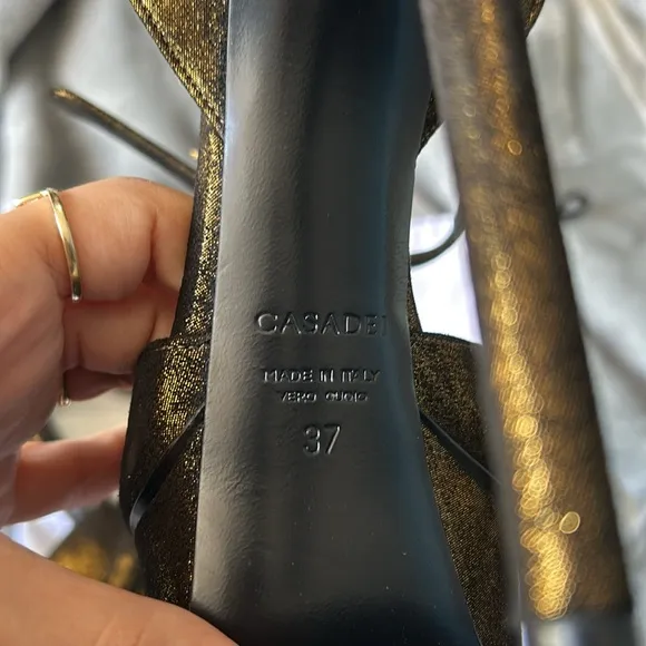 Casadei gold heels 🤎