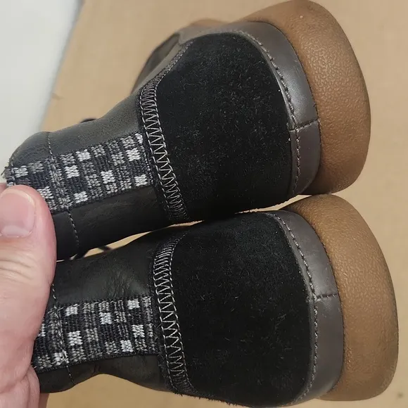 Chaco Black and Gray Chukka Boots with Leather Finish