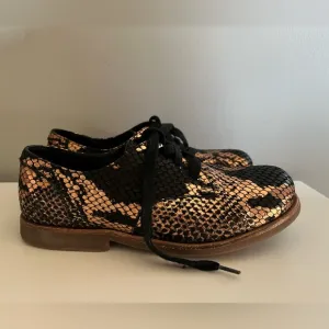 Chapter 2 Derby Shoes 34 HTF!