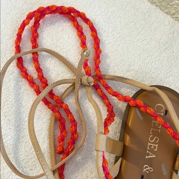 Chelsea &amp; Violet Women's Tan and Red Sandals