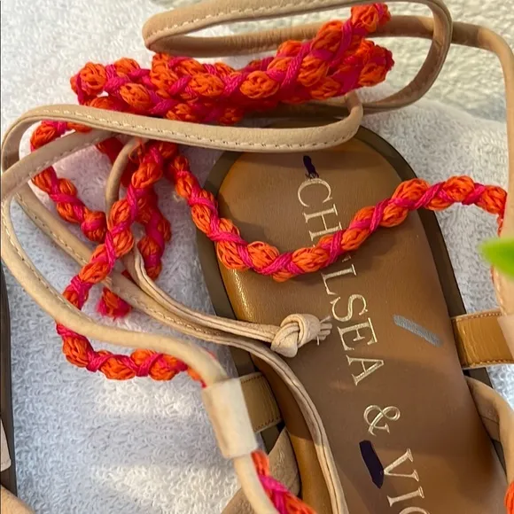 Chelsea &amp; Violet Women's Tan and Red Sandals