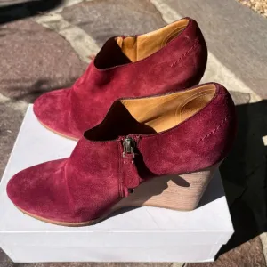 Chloe Suede Wedge Ankle Boots in Sangria. Size 10.