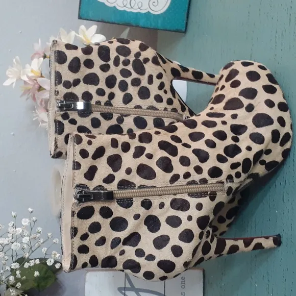 CHRISTIAN LOUBOUTIN LEOPARD PRINT ANKLE BOOTIES SZ 38