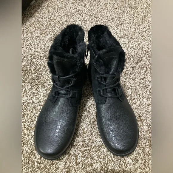 Clarks Cora Chai Black Faux Fur Bootie Women's Boots Size 7.5