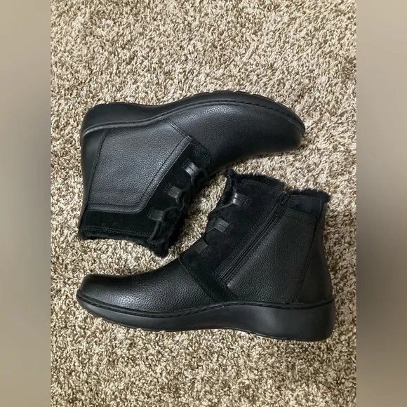 Clarks Cora Chai Black Faux Fur Bootie Women's Boots Size 7.5