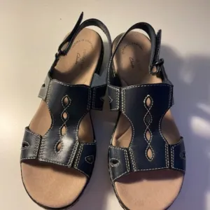 Clarks Ultimate Comfort Collection Navy Leather Sandals Size 7 New