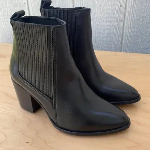 CLARKS West Lo Black Leather Like New With Tag Ankle Boots size 6.5