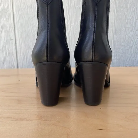 CLARKS West Lo Black Leather Like New With Tag Ankle Boots size 6.5