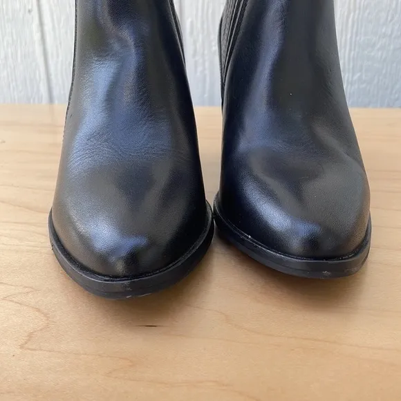 CLARKS West Lo Black Leather Like New With Tag Ankle Boots size 6.5