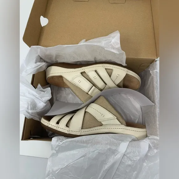 Clarks Women's Cecily Slide Cream Leather Size 8 New in Box size 8
