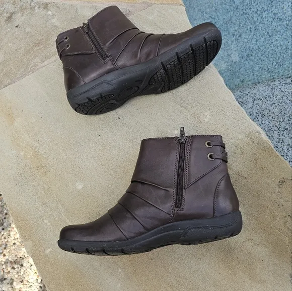 Clarks Womens Christine Tilt Ankle Boots Booties Brown  Leather Zip  7M