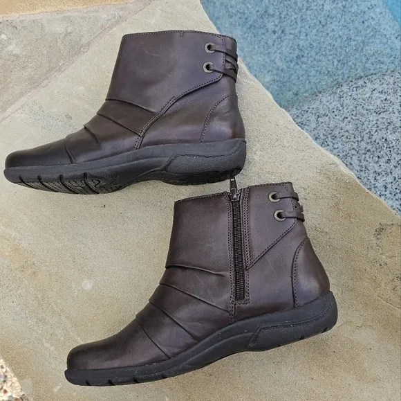 Clarks Womens Christine Tilt Ankle Boots Booties Brown  Leather Zip  7M