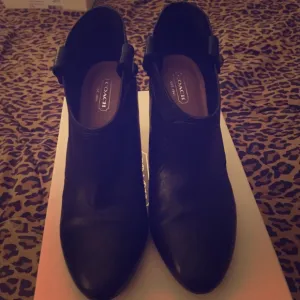 Coach Aliza Leather Ankle Boots Size 8.5