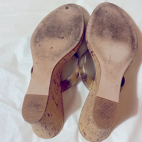 Coach Lannie Gold Wedge Sandals Signature Metallic Leather Thong Size 9