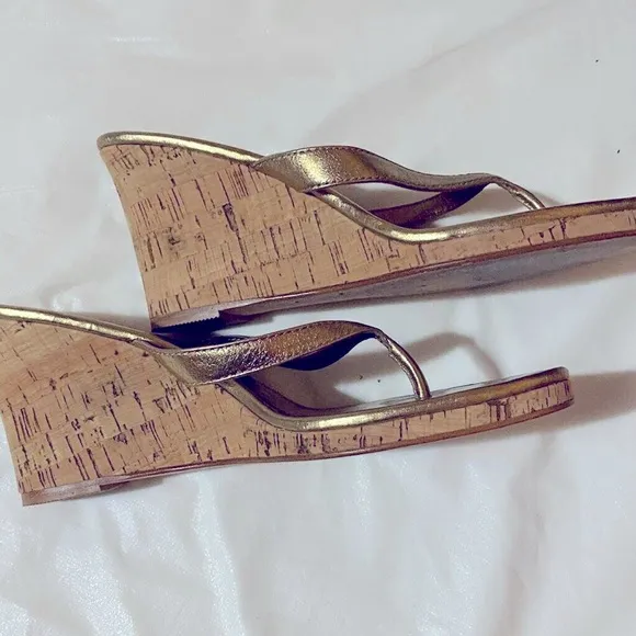 Coach Lannie Gold Wedge Sandals Signature Metallic Leather Thong Size 9