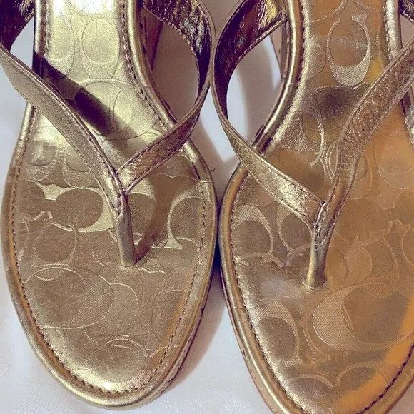 Coach Lannie Gold Wedge Sandals Signature Metallic Leather Thong Size 9