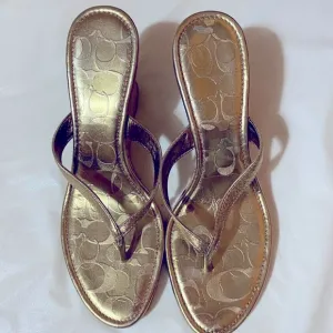 Coach Lannie Gold Wedge Sandals Signature Metallic Leather Thong Size 9
