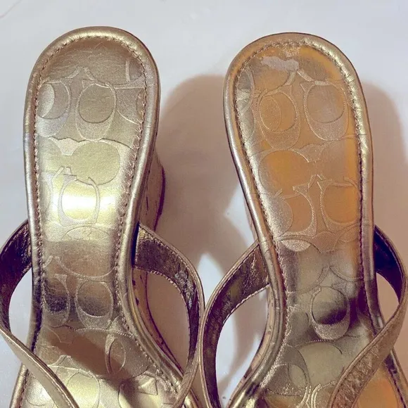 Coach Lannie Gold Wedge Sandals Signature Metallic Leather Thong Size 9