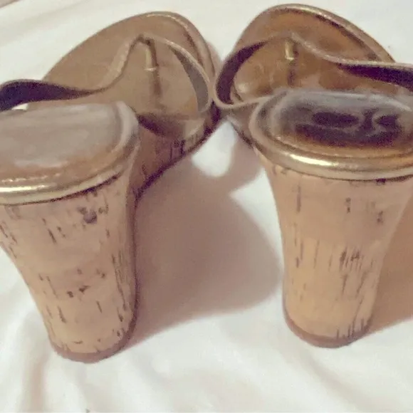 Coach Lannie Gold Wedge Sandals Signature Metallic Leather Thong Size 9